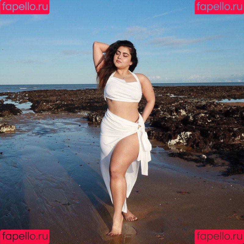 Twinkle Sharma Onlyfans Photo Gallery 