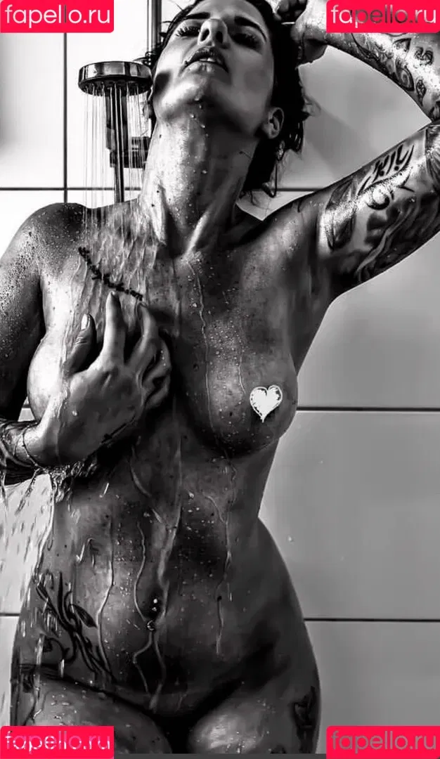 bella_vita88 / i.n.k.e.d_b.e.l.l.a / inked_bella88 Onlyfans Photo Gallery 