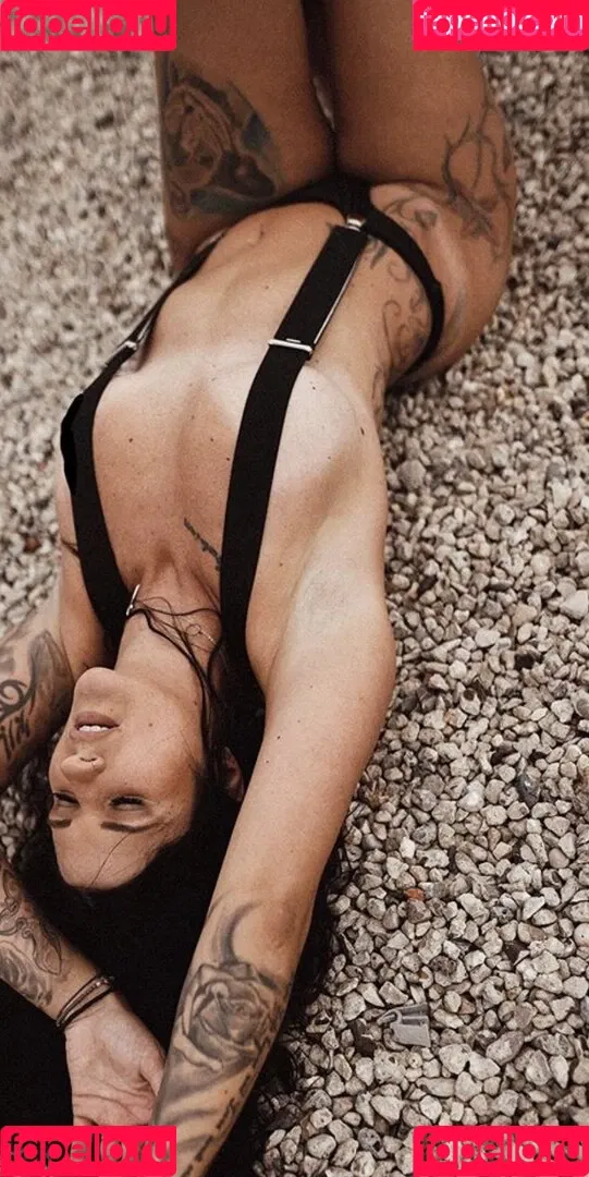 bella_vita88 / i.n.k.e.d_b.e.l.l.a / inked_bella88 Onlyfans Photo Gallery 