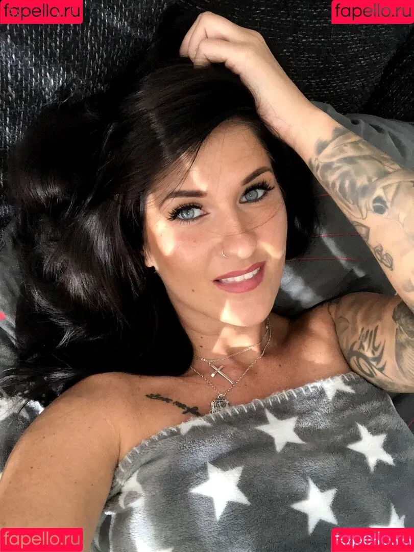 bella_vita88 / i.n.k.e.d_b.e.l.l.a / inked_bella88 Onlyfans Photo Gallery 