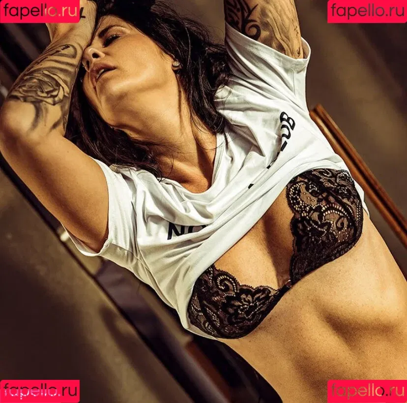 bella_vita88 / i.n.k.e.d_b.e.l.l.a / inked_bella88 Onlyfans Photo Gallery 