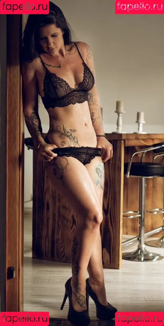 bella_vita88 / i.n.k.e.d_b.e.l.l.a / inked_bella88 Onlyfans Photo Gallery 
