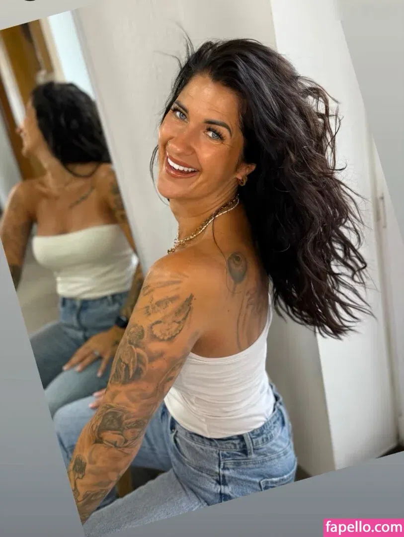 bella_vita88 / i.n.k.e.d_b.e.l.l.a / inked_bella88 Onlyfans Photo Gallery 