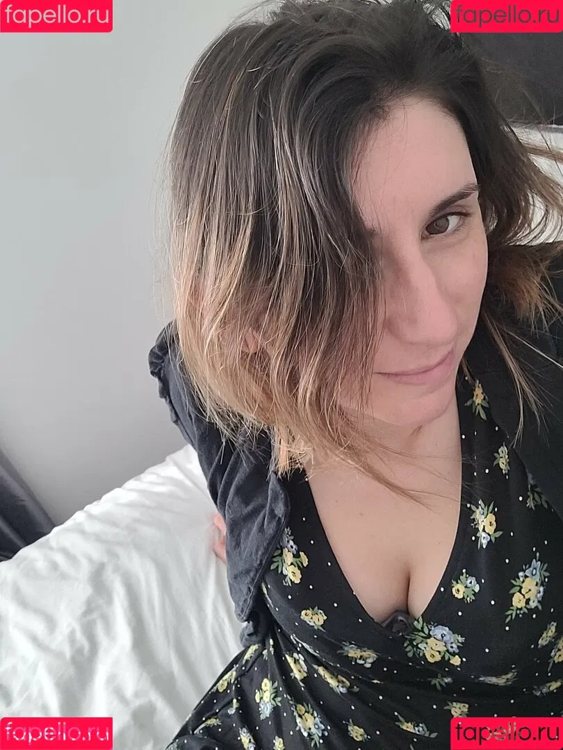 Bee / Trimalchio87 Onlyfans Photo Gallery 