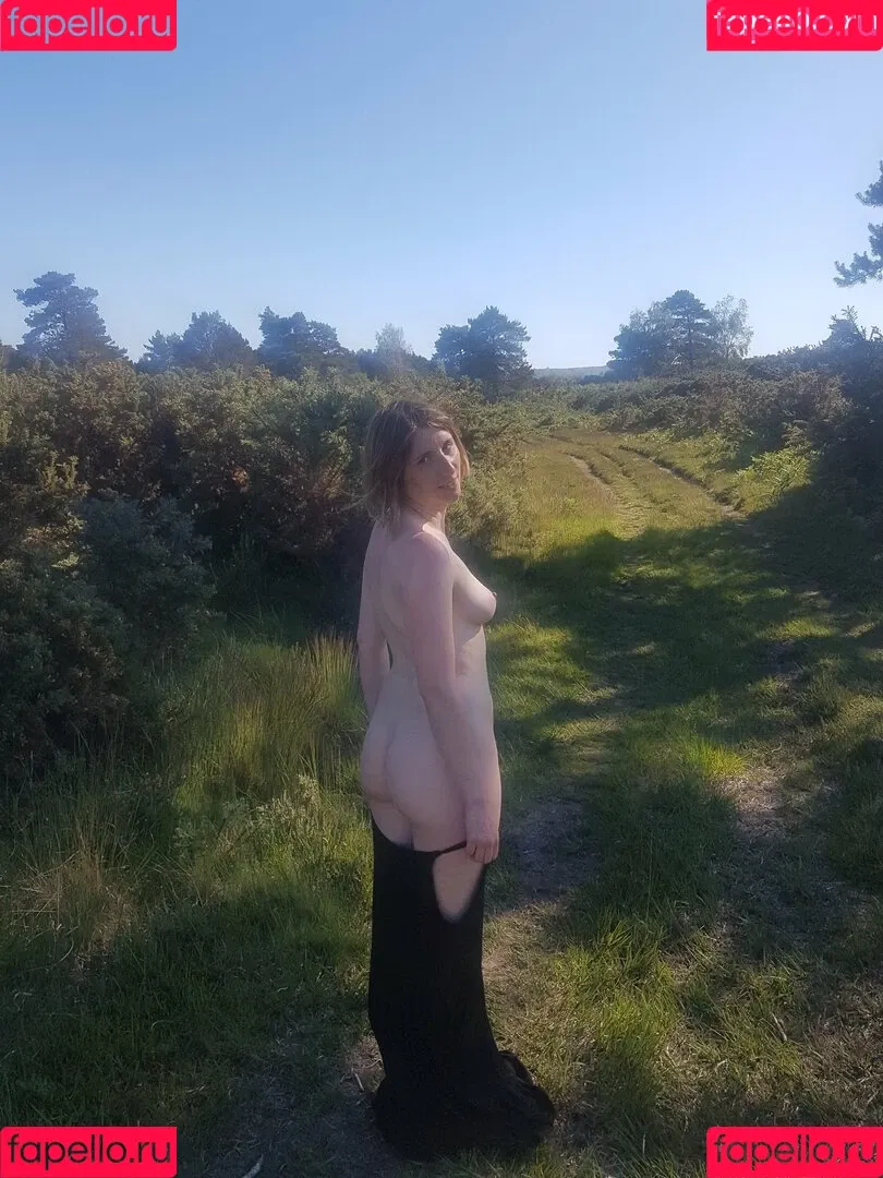 Bee / Trimalchio87 Onlyfans Photo Gallery 
