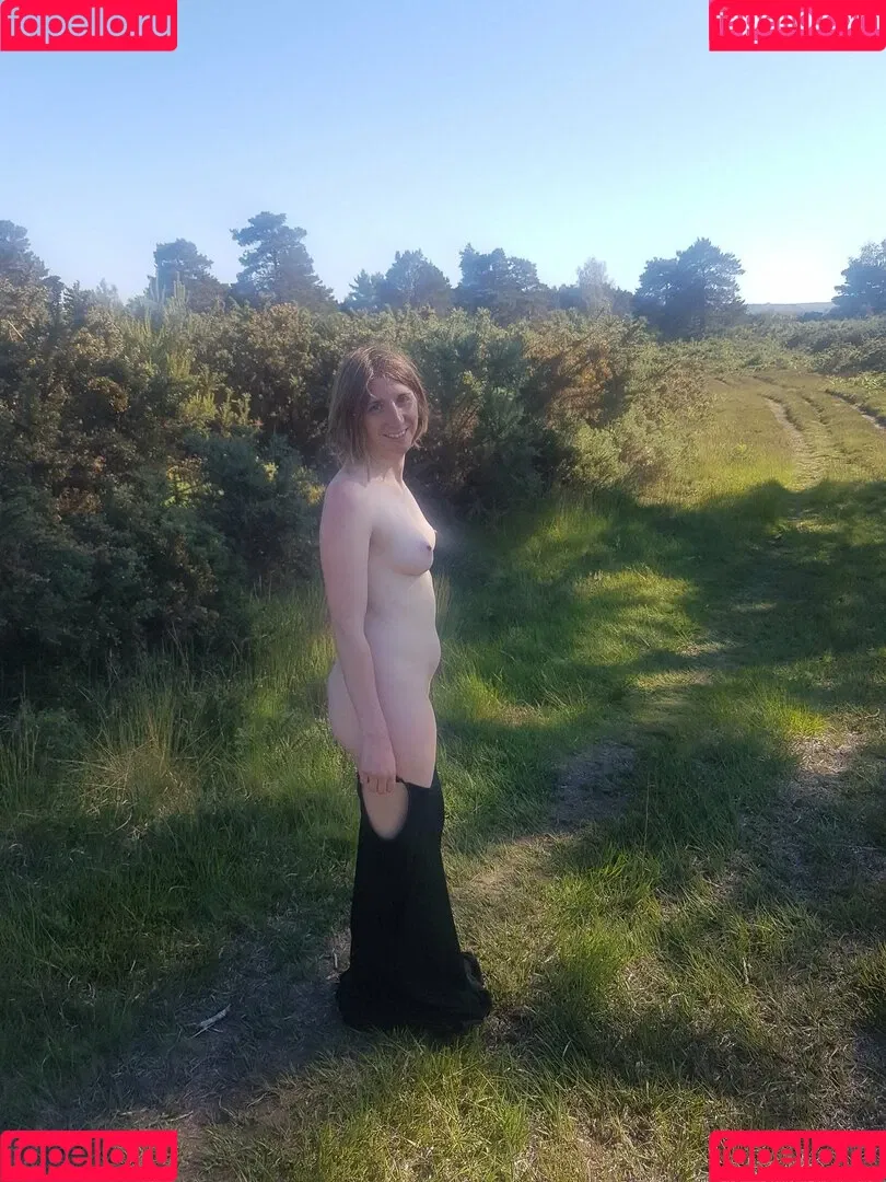 Bee / Trimalchio87 Onlyfans Photo Gallery 