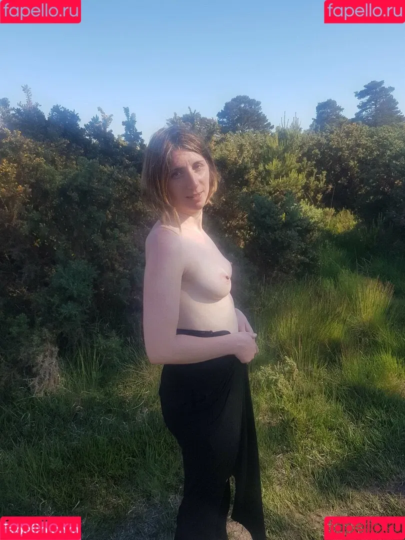 Bee / Trimalchio87 Onlyfans Photo Gallery 