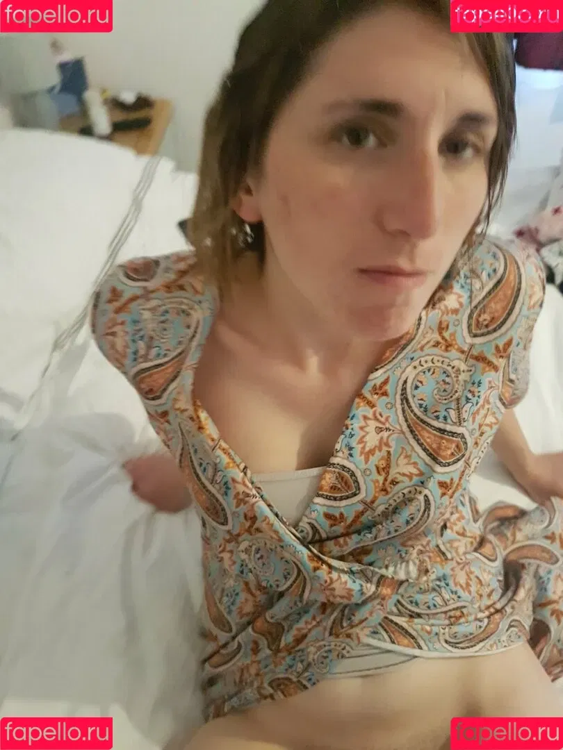 Bee / Trimalchio87 Onlyfans Photo Gallery 