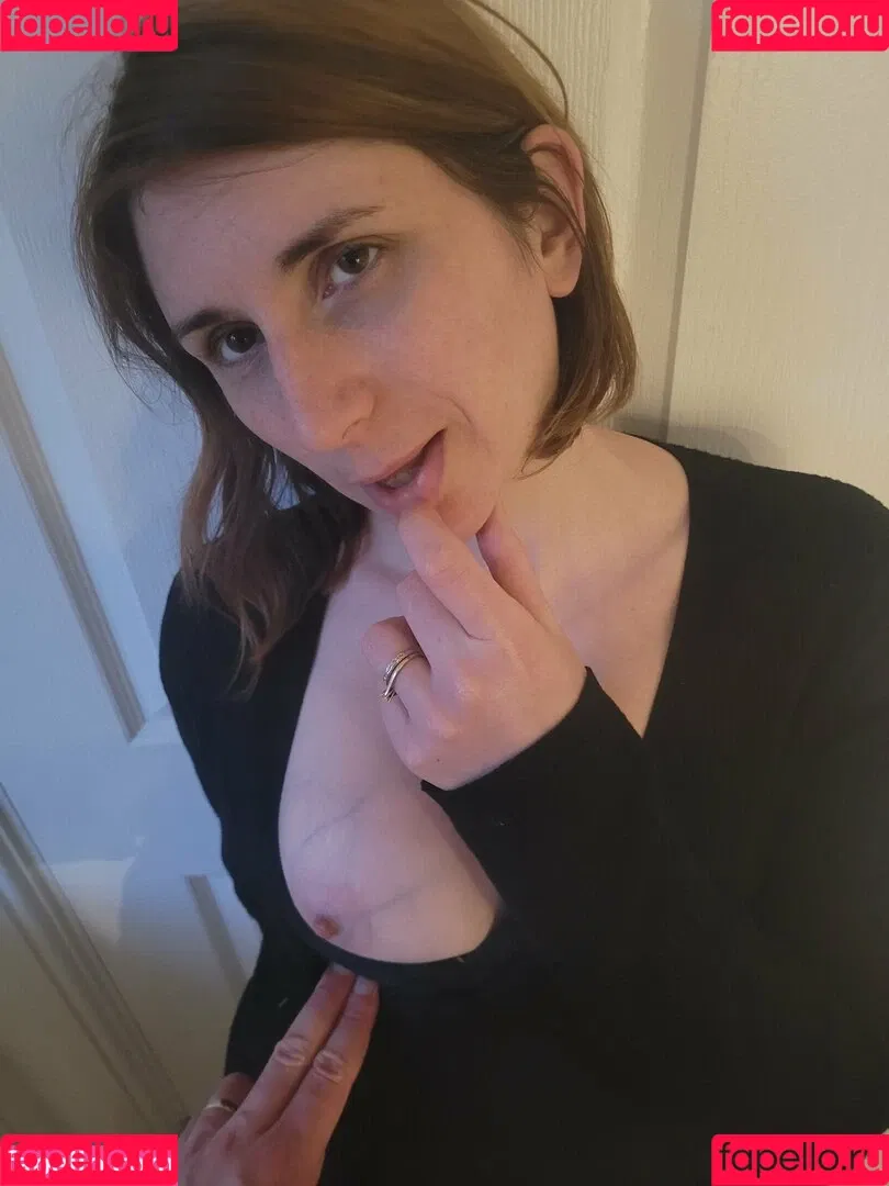 Bee / Trimalchio87 Onlyfans Photo Gallery 