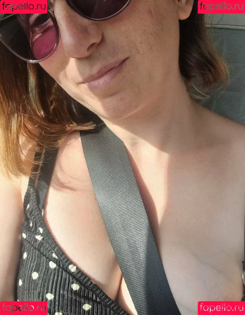 Bee / Trimalchio87 Onlyfans Photo Gallery 