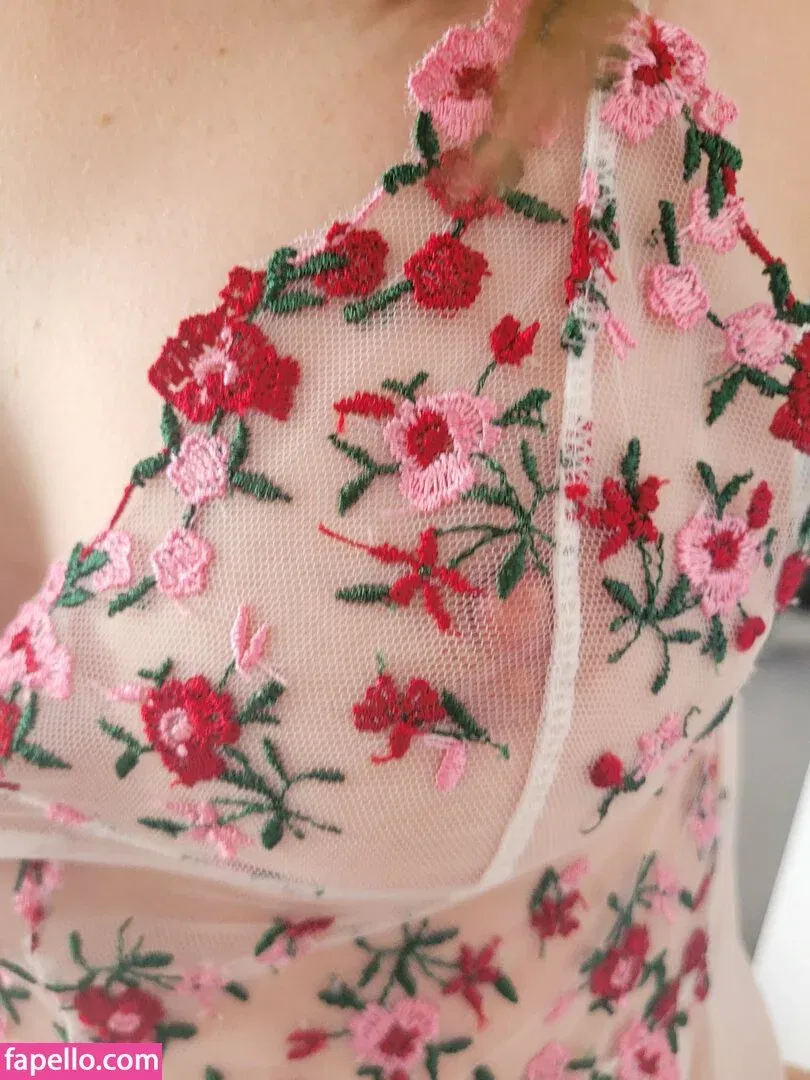 Bee / Trimalchio87 Onlyfans Photo Gallery 