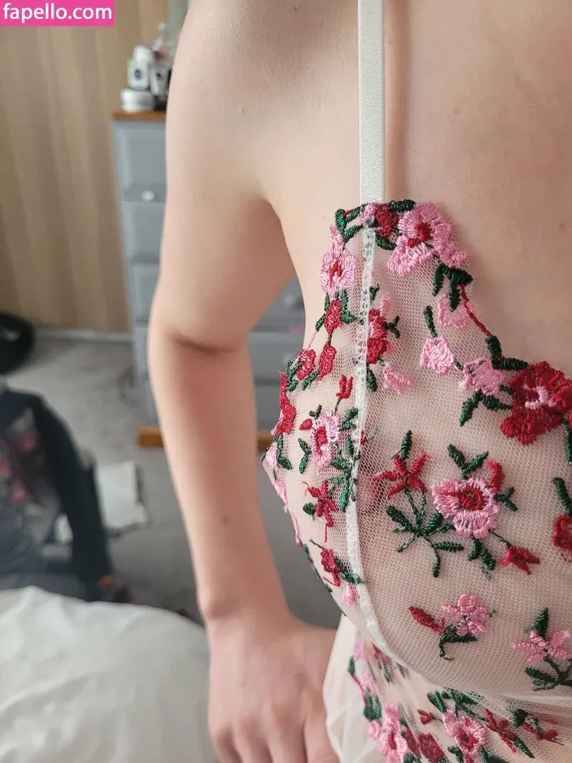 Bee / Trimalchio87 Onlyfans Photo Gallery 