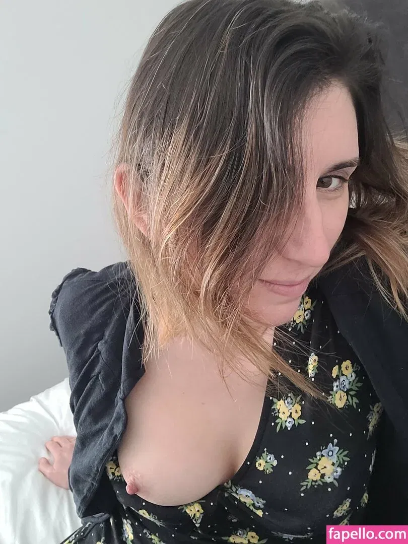 Bee / Trimalchio87 Onlyfans Photo Gallery 