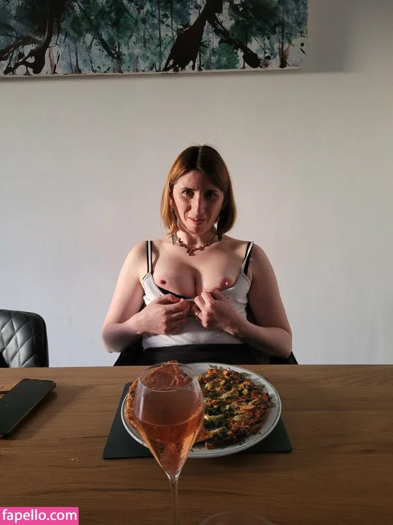 Bee / Trimalchio87 Onlyfans Photo Gallery 