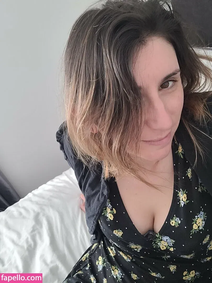 Bee / Trimalchio87 Onlyfans Photo Gallery 