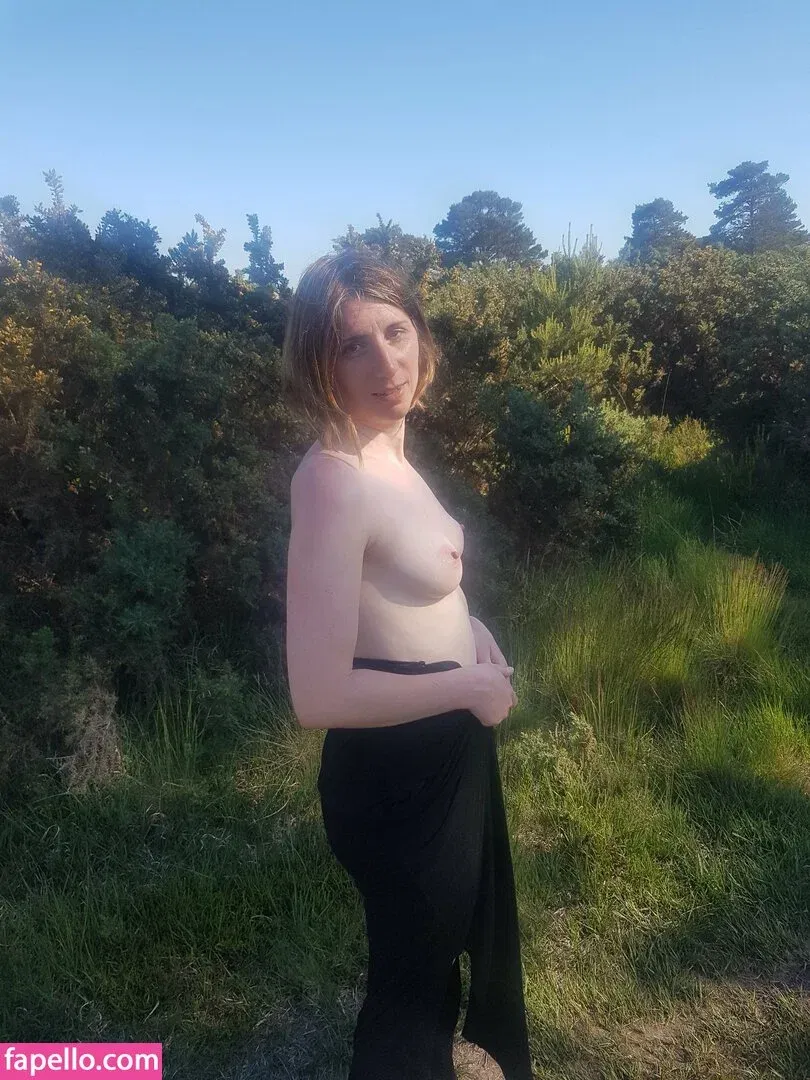 Bee / Trimalchio87 Onlyfans Photo Gallery 