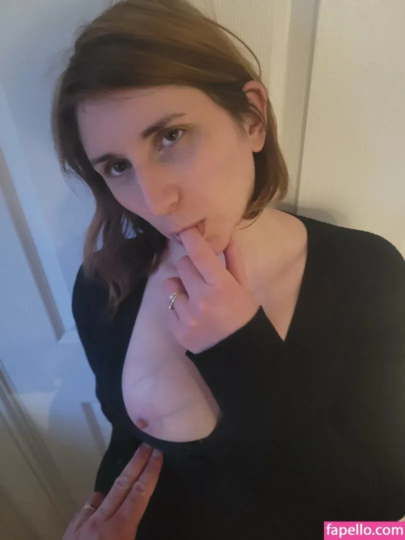 Bee / Trimalchio87 Onlyfans Photo Gallery 