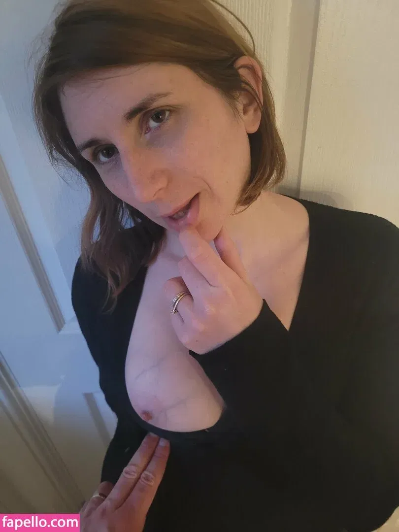 Bee / Trimalchio87 Onlyfans Photo Gallery 