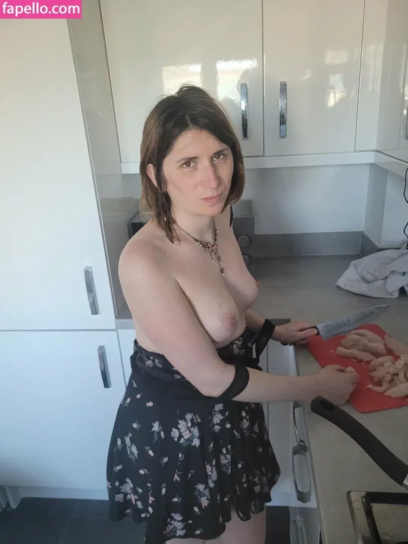 Bee / Trimalchio87 Onlyfans Photo Gallery 