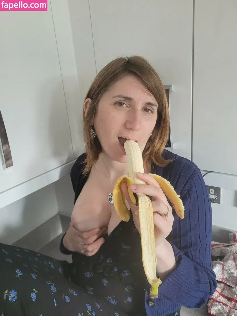 Bee / Trimalchio87 Onlyfans Photo Gallery 