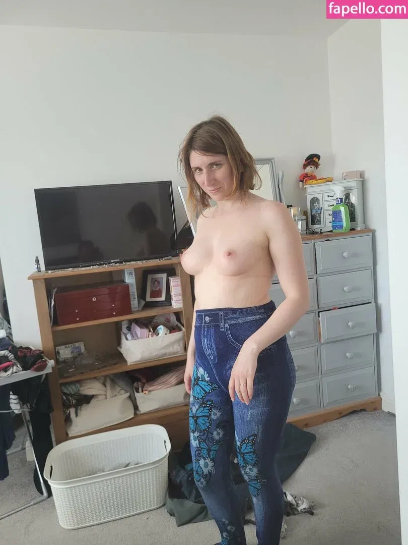 Bee / Trimalchio87 Onlyfans Photo Gallery 