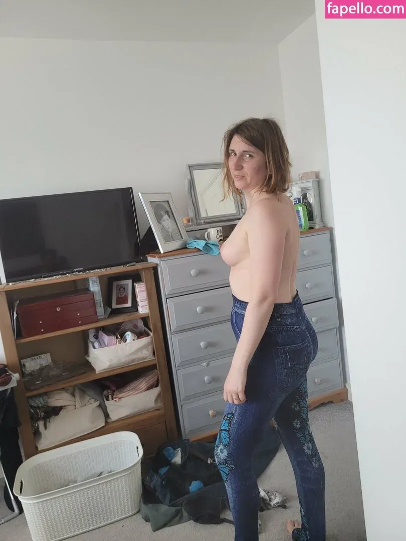 Bee / Trimalchio87 Onlyfans Photo Gallery 