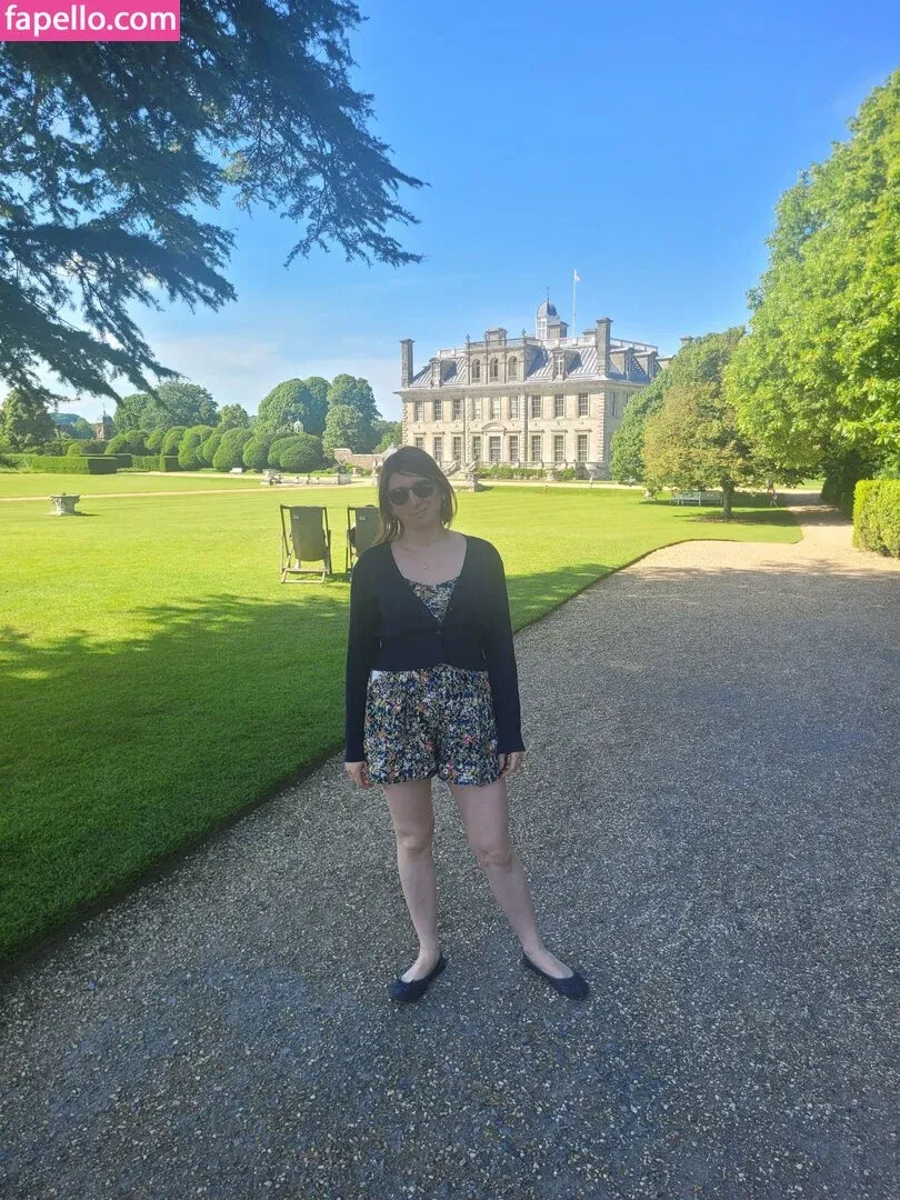 Bee / Trimalchio87 Onlyfans Photo Gallery 