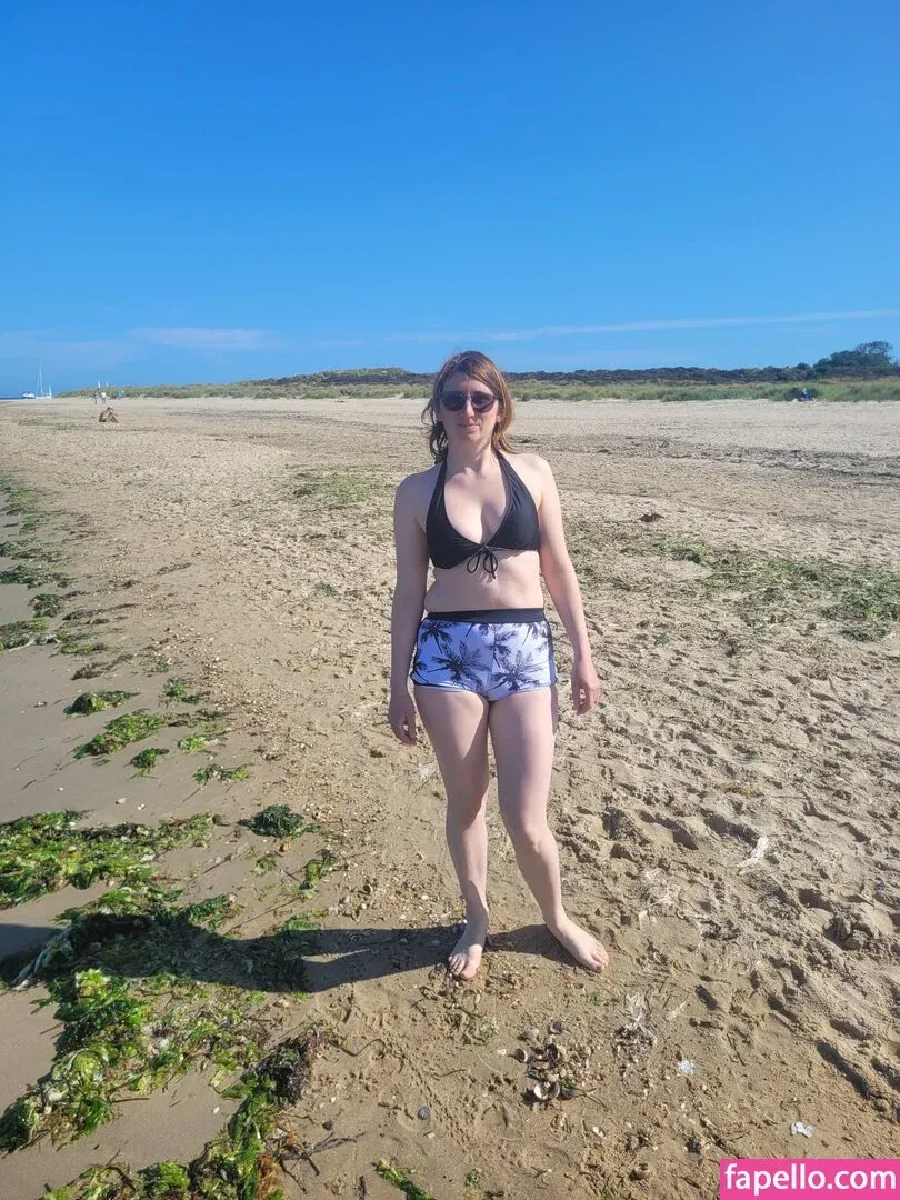 Bee / Trimalchio87 Onlyfans Photo Gallery 