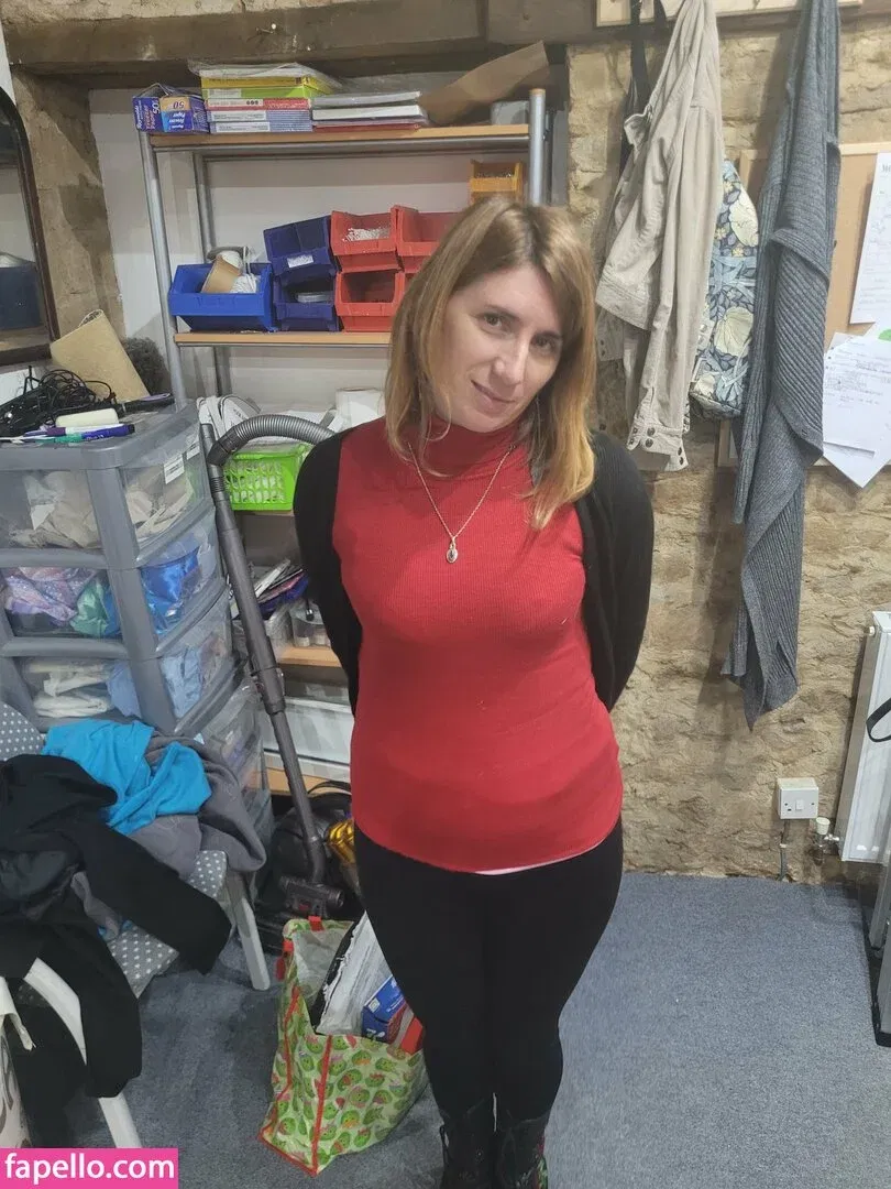 Bee / Trimalchio87 Onlyfans Photo Gallery 