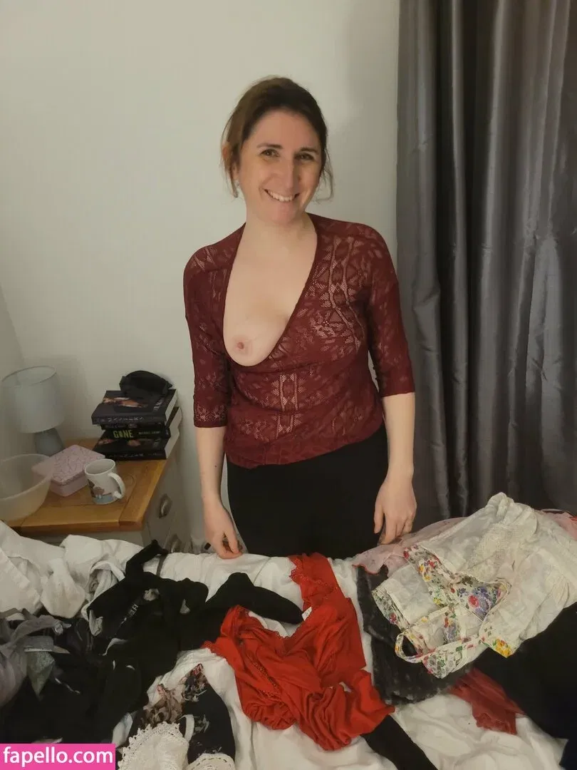 Bee / Trimalchio87 Onlyfans Photo Gallery 