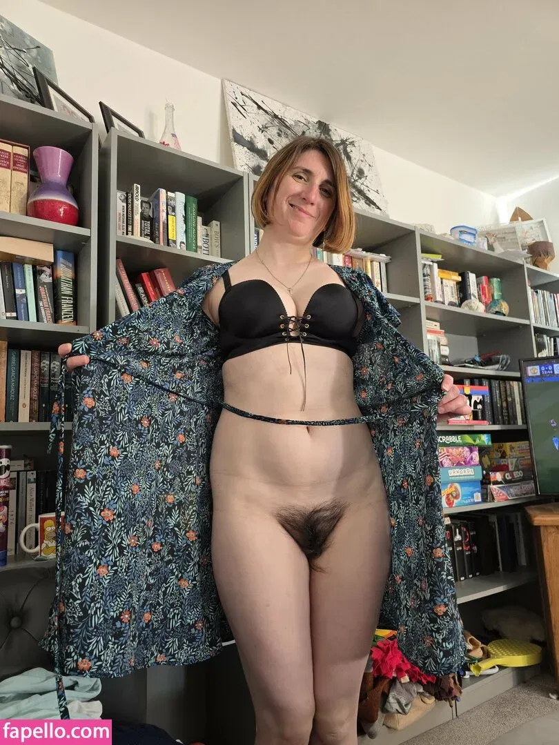 Bee / Trimalchio87 Onlyfans Photo Gallery 