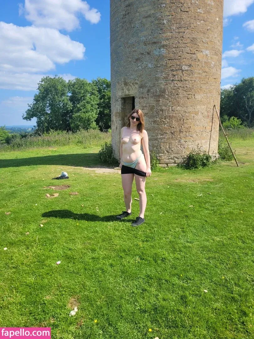 Bee / Trimalchio87 Onlyfans Photo Gallery 