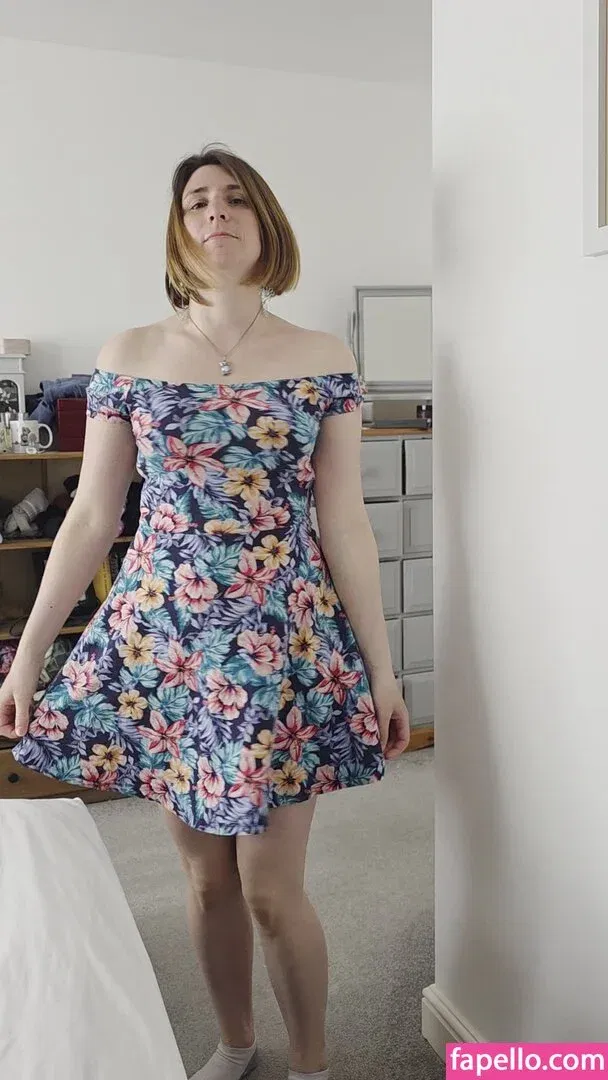 Bee / Trimalchio87 Onlyfans Photo Gallery 