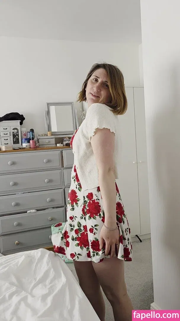 Bee / Trimalchio87 Onlyfans Photo Gallery 