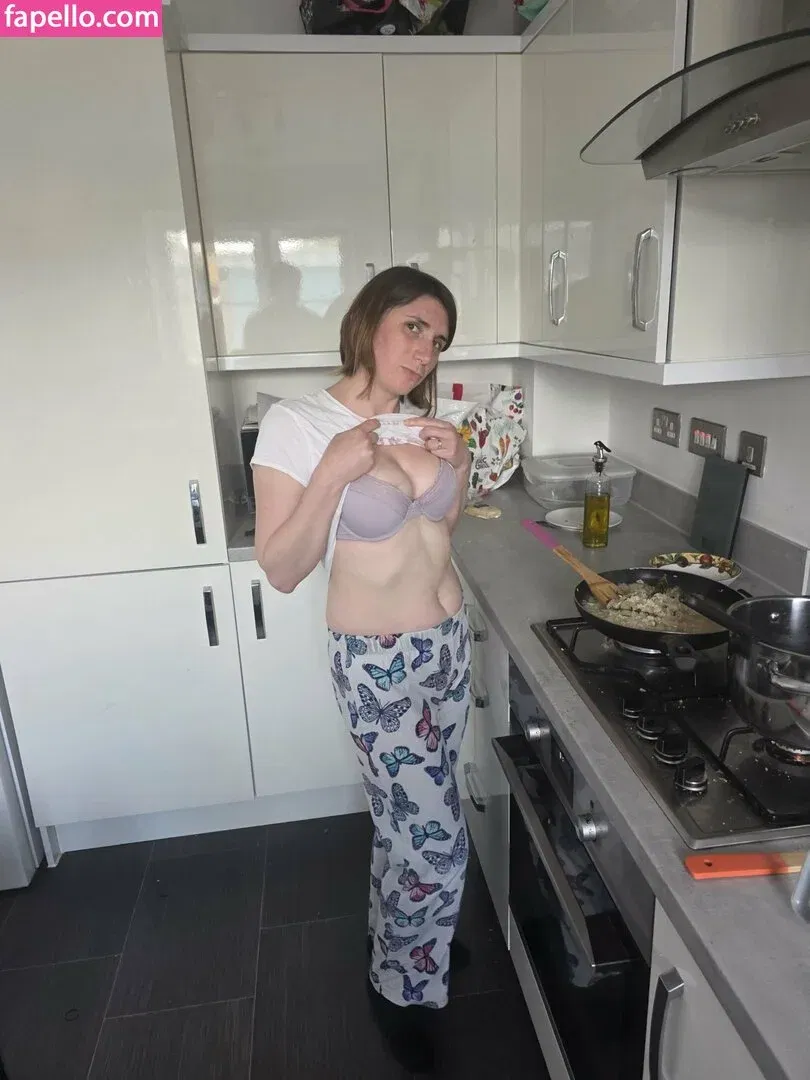 Bee / Trimalchio87 Onlyfans Photo Gallery 