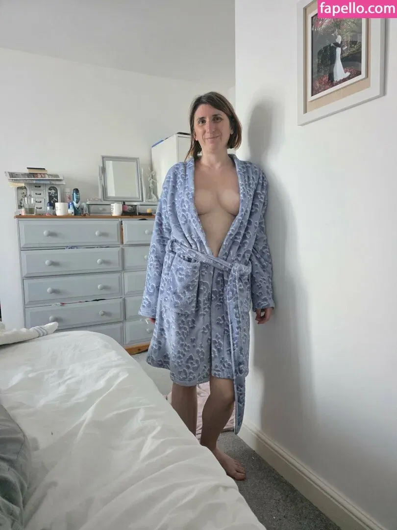 Bee / Trimalchio87 Onlyfans Photo Gallery 