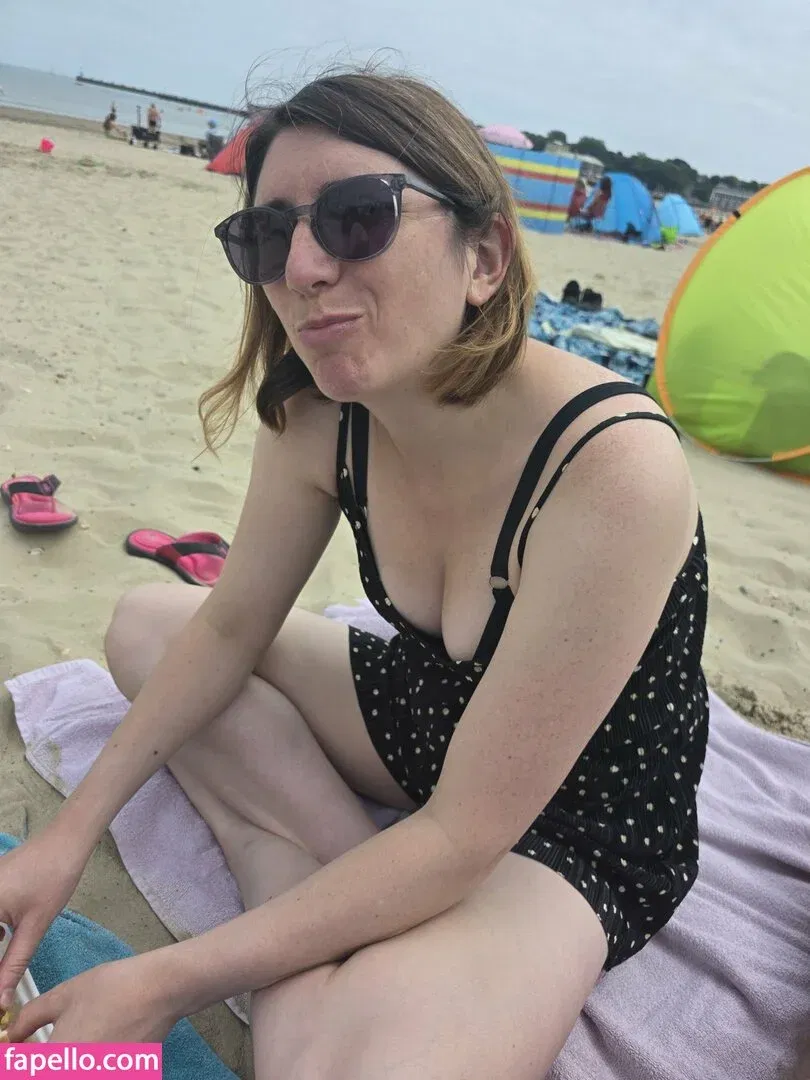 Bee / Trimalchio87 Onlyfans Photo Gallery 