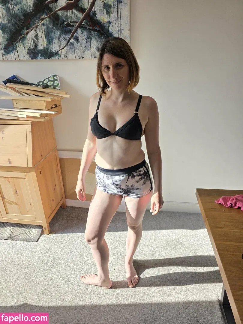 Bee / Trimalchio87 Onlyfans Photo Gallery 