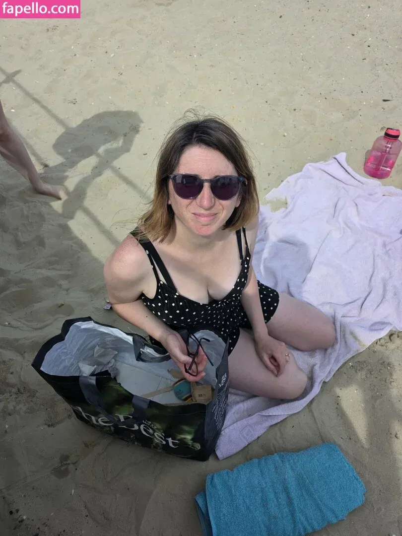 Bee / Trimalchio87 Onlyfans Photo Gallery 