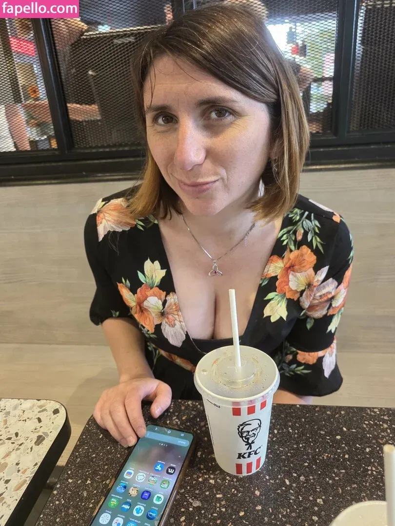 Bee / Trimalchio87 Onlyfans Photo Gallery 