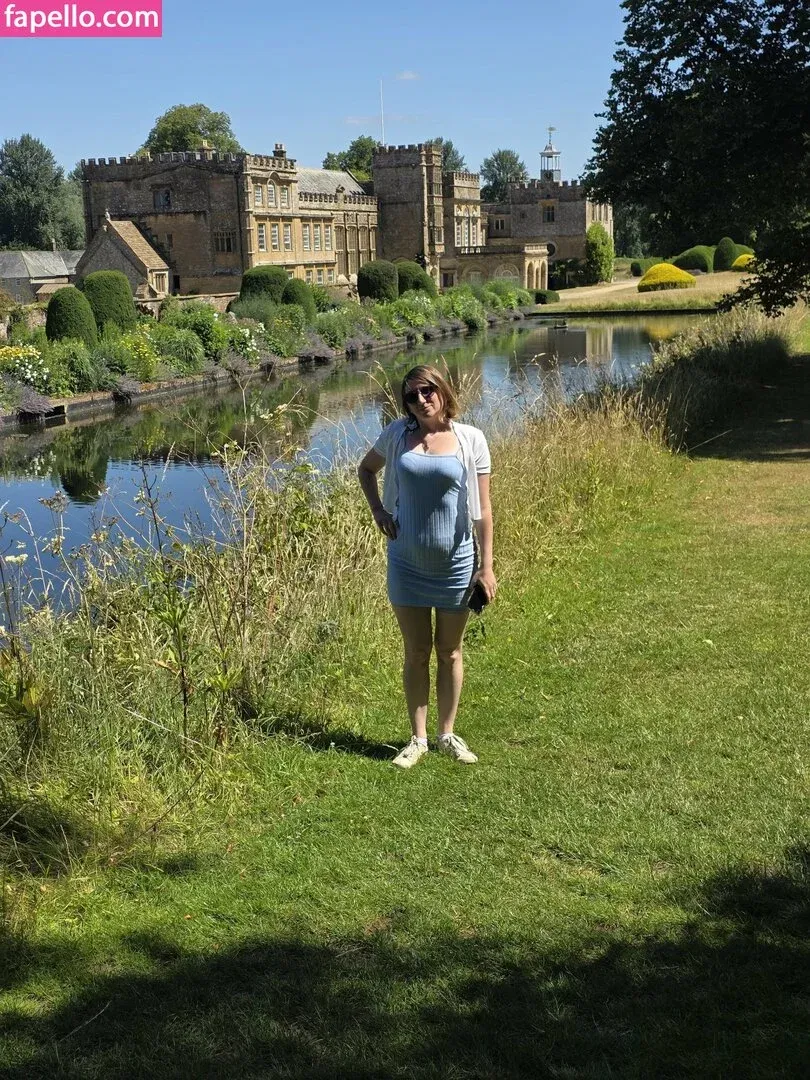 Bee / Trimalchio87 Onlyfans Photo Gallery 