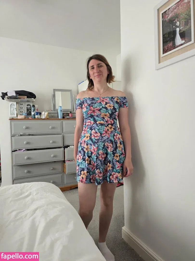 Bee / Trimalchio87 Onlyfans Photo Gallery 