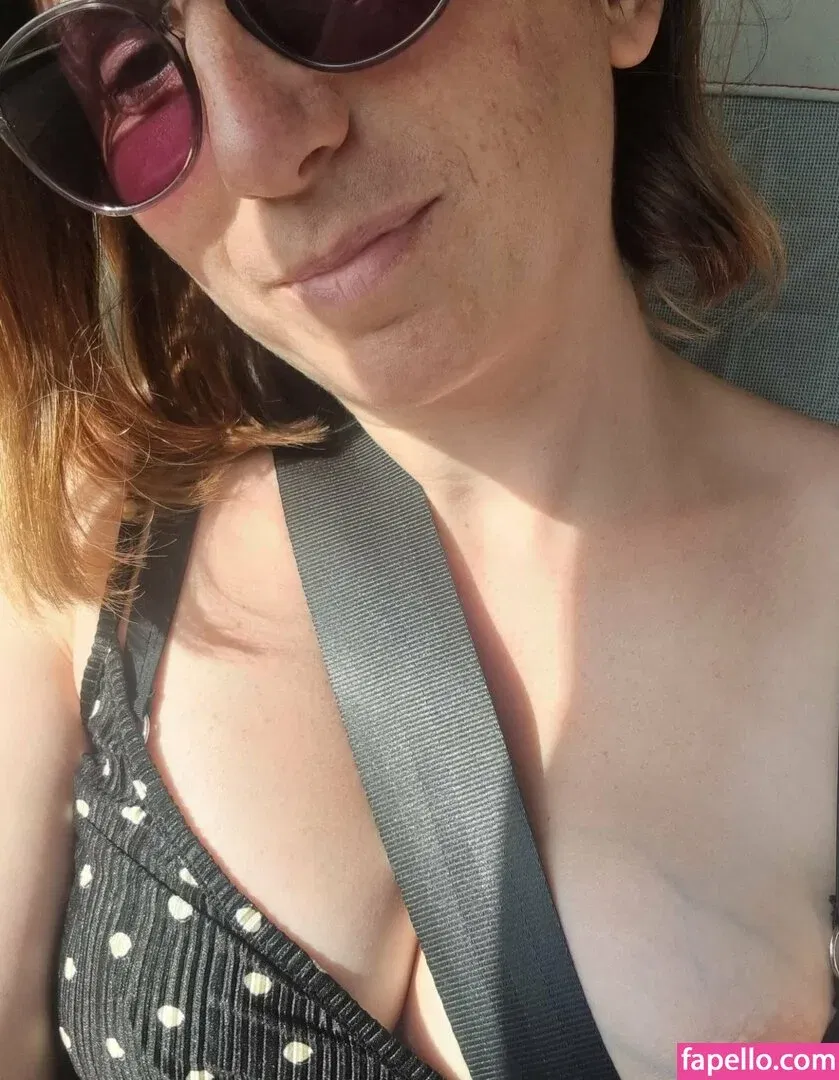 Bee / Trimalchio87 Onlyfans Photo Gallery 