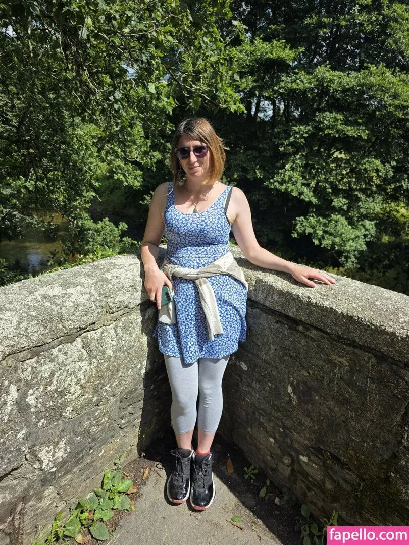 Bee / Trimalchio87 Onlyfans Photo Gallery 