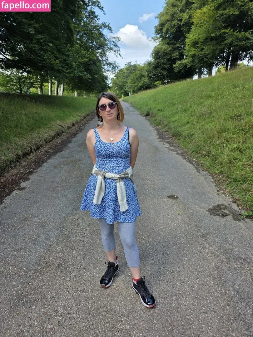 Bee / Trimalchio87 Onlyfans Photo Gallery 