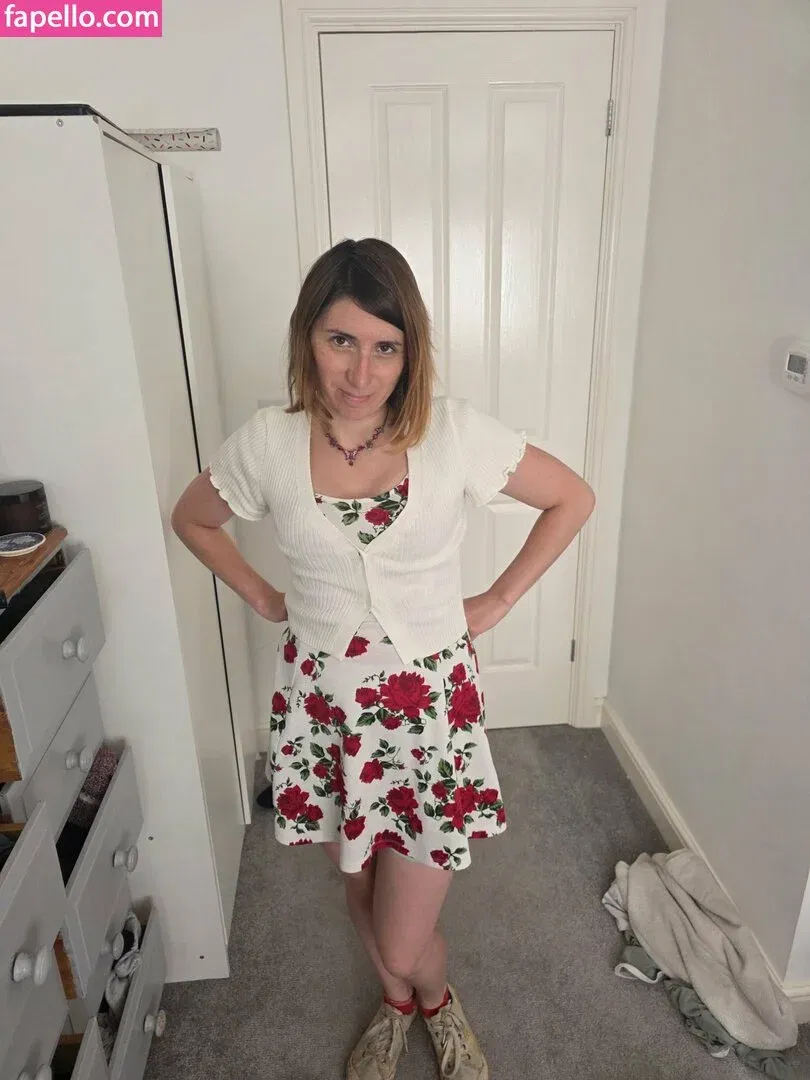 Bee / Trimalchio87 Onlyfans Photo Gallery 