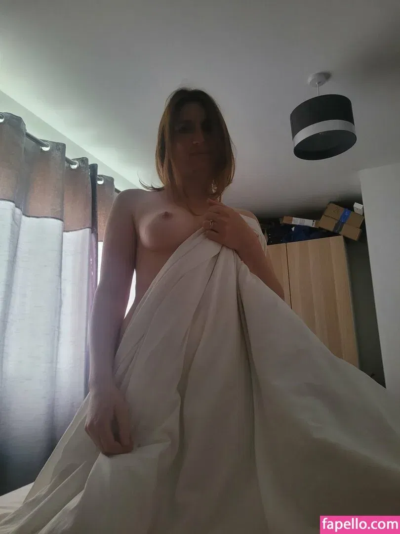 Bee / Trimalchio87 Onlyfans Photo Gallery 