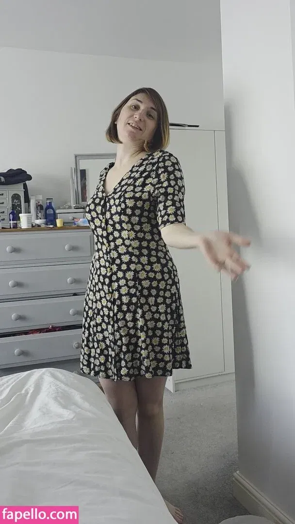 Bee / Trimalchio87 Onlyfans Photo Gallery 