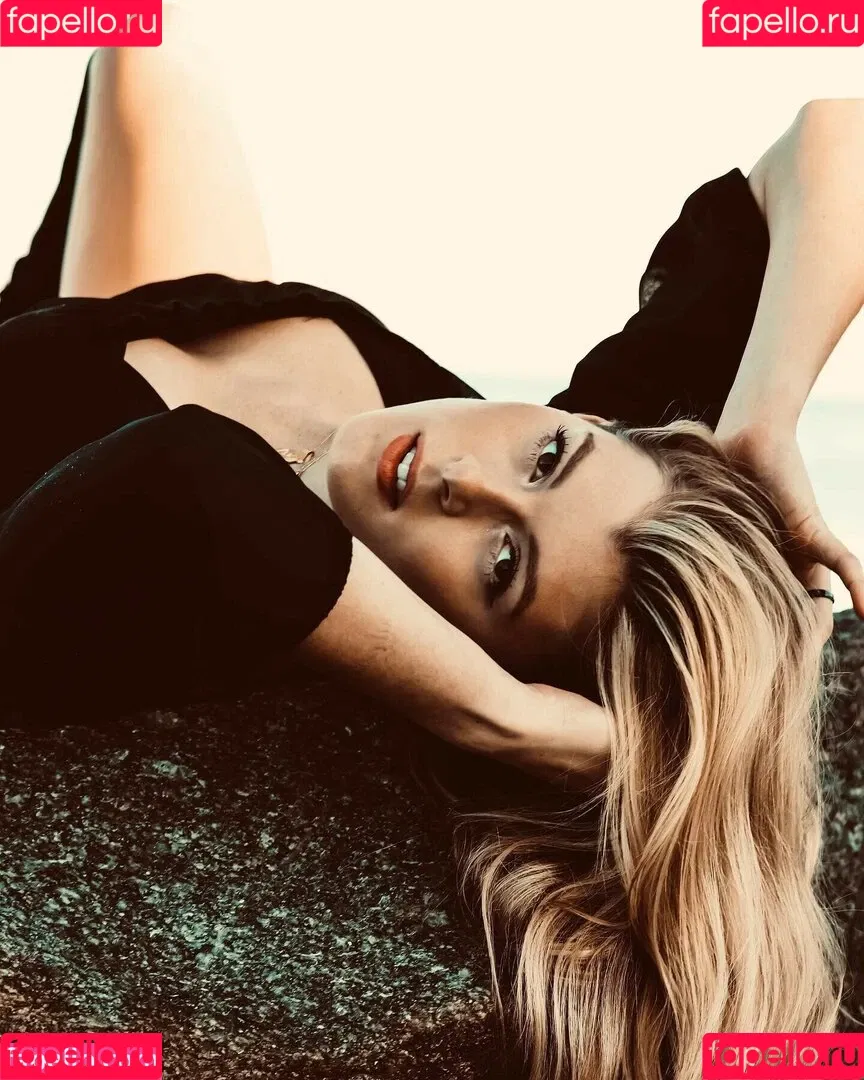 Bella White / bbellaawhite Onlyfans Photo Gallery 