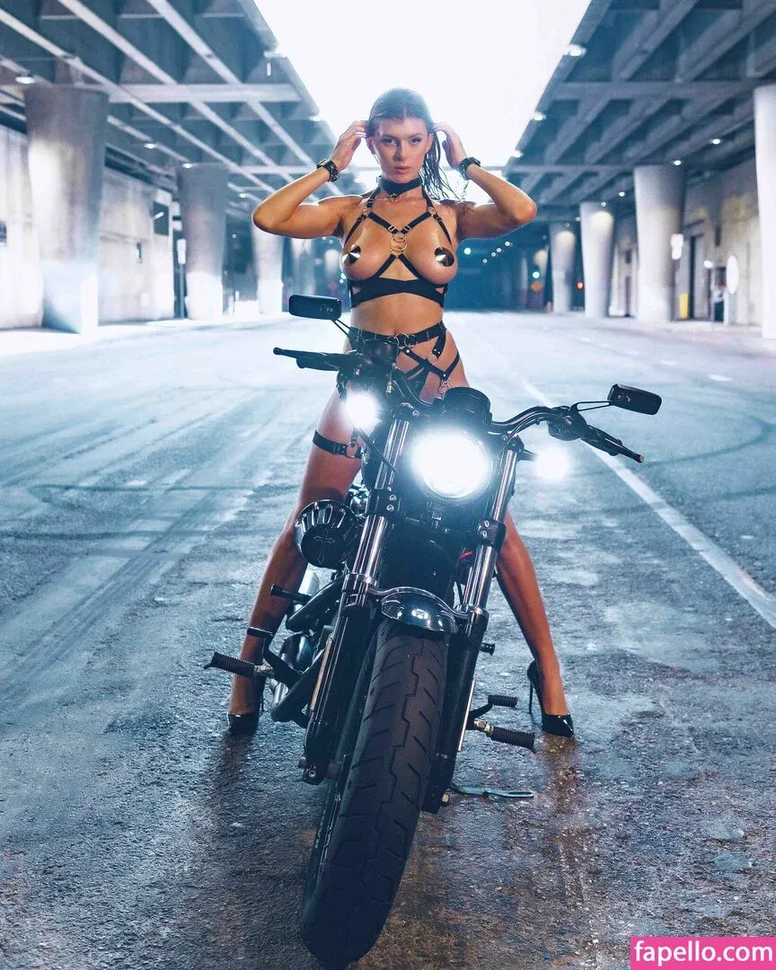 Bella White / bbellaawhite Onlyfans Photo Gallery 